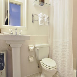 First-Colony-Inn-BR12-George-Howe-bathroom-6